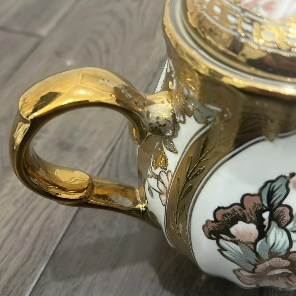 Elegant glass decorative floral teapot